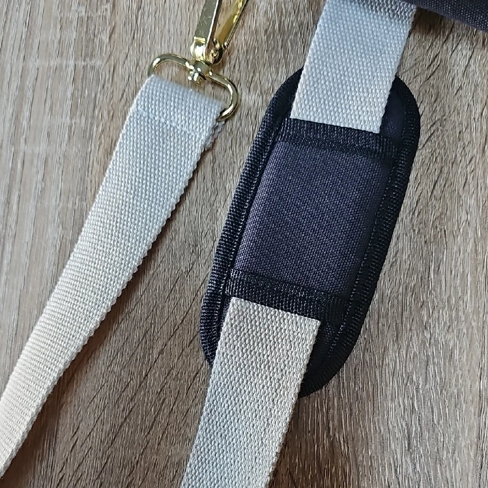 Esperos Stylish Canvas Black and Tan Messenger Bag